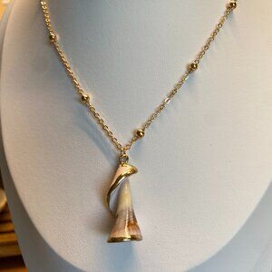 M100 Mermaid Shell Necklace 8